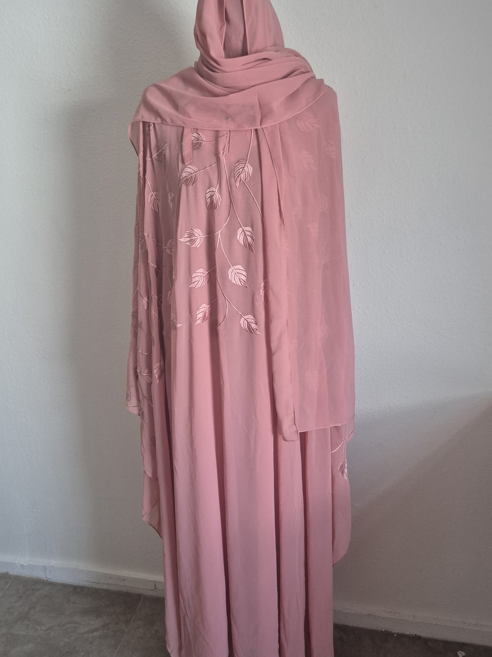 Elegant Pink Embroidered Women's Skirt